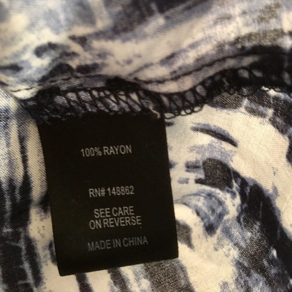 BLUE TIE-DYE CHALLIS TIE FRONT MIDI DOLMAN TOP - Picture 4 of 8